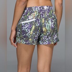 Lululemon spring brake away shorts size 2